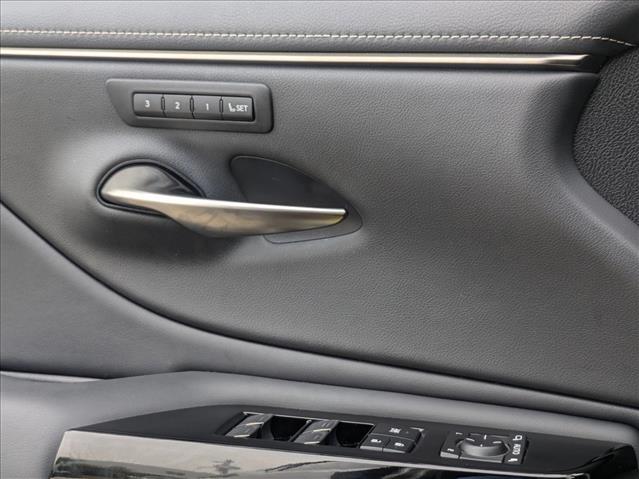 2023 Lexus ES 350 F SPORT Handling photo 2