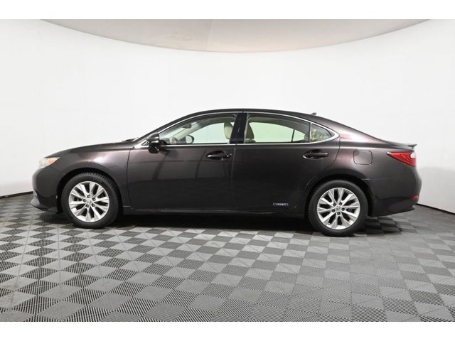 2013 Lexus ES 300h photo 2