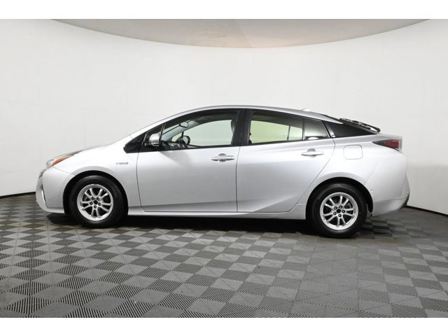 2017 Toyota Prius Four photo 2