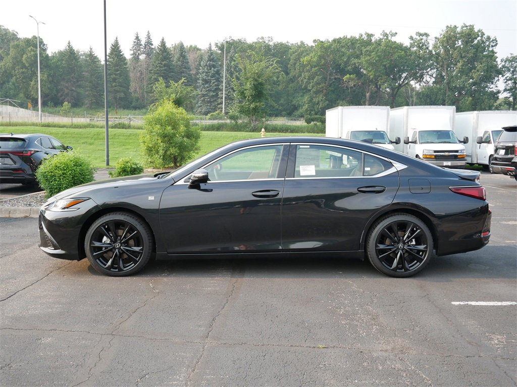 2025 Lexus ES 300h F SPORT Design photo 3