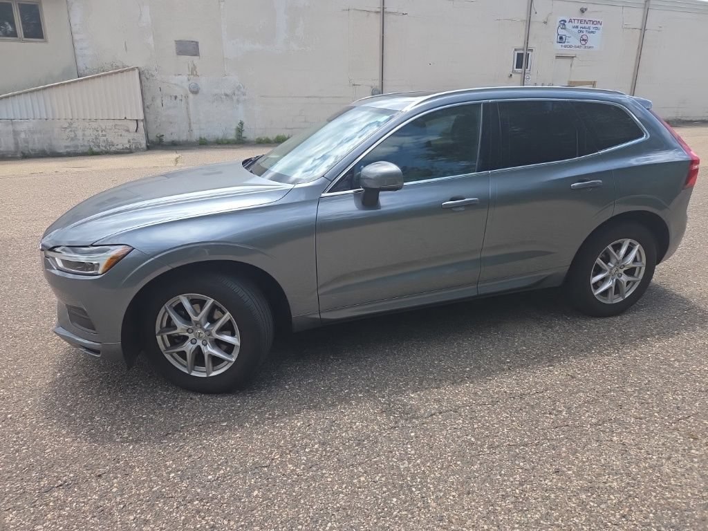 2020 Volvo XC60 T5 Momentum AWD's photo