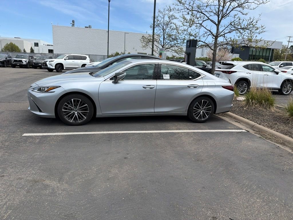 2025 Lexus ES 350 350's photo