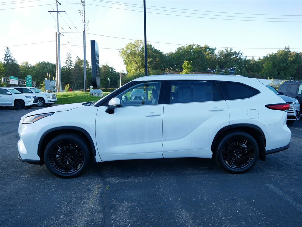 2022 Toyota Highlander Platinum photo 3