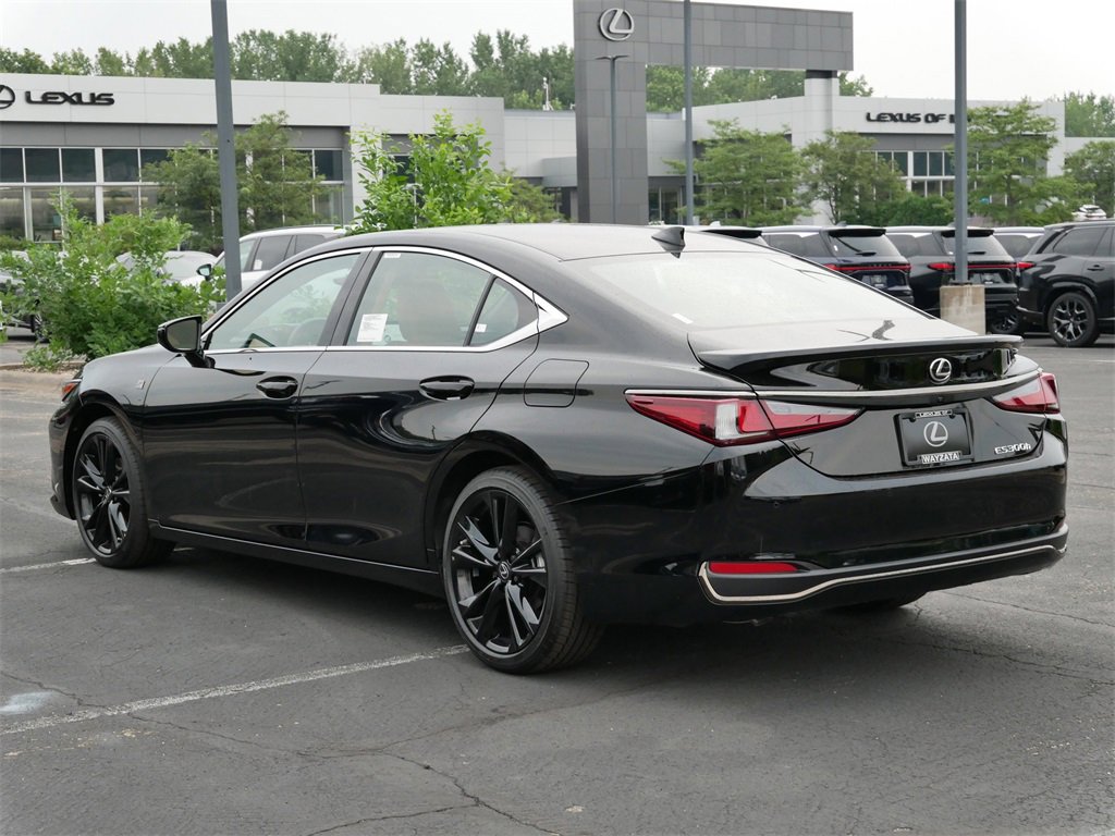 2025 Lexus ES 300h F SPORT Design photo 4