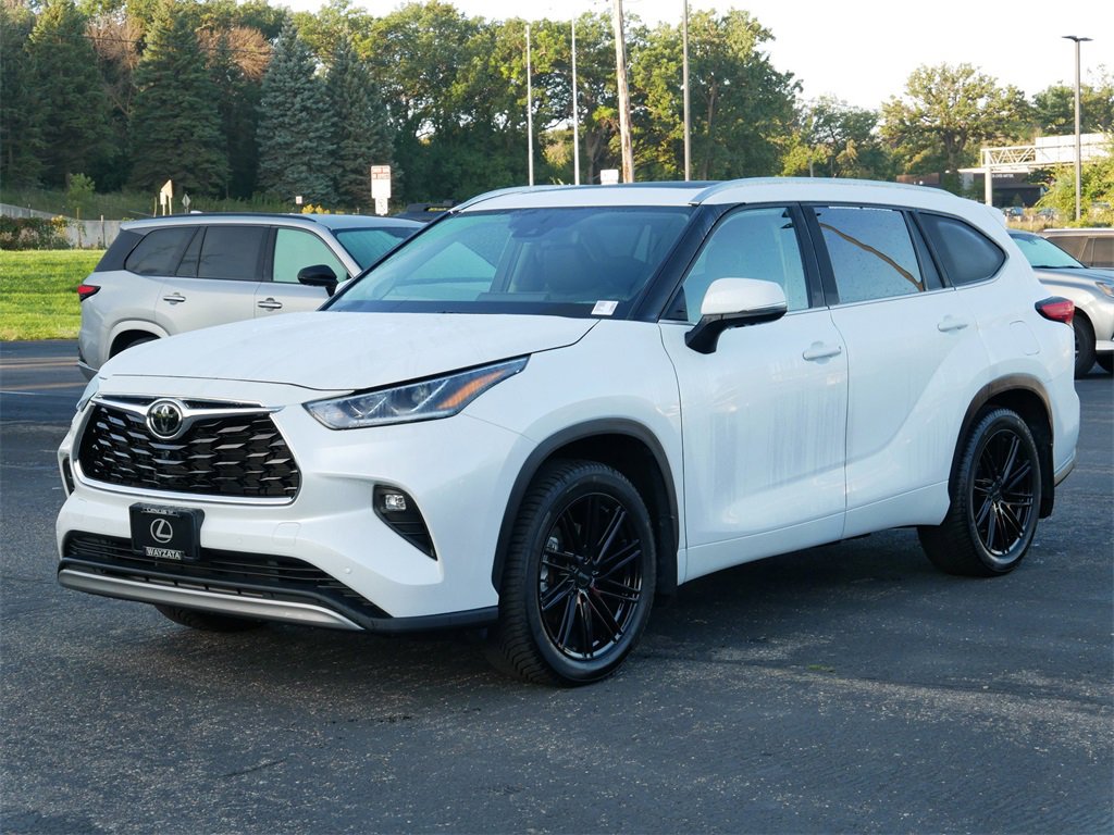 2022 Toyota Highlander Platinum photo 2