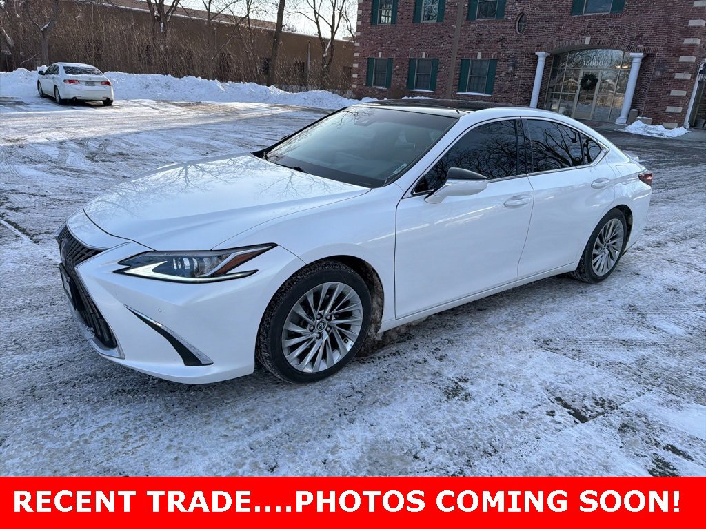 2023 Lexus ES 350 Luxury's photo