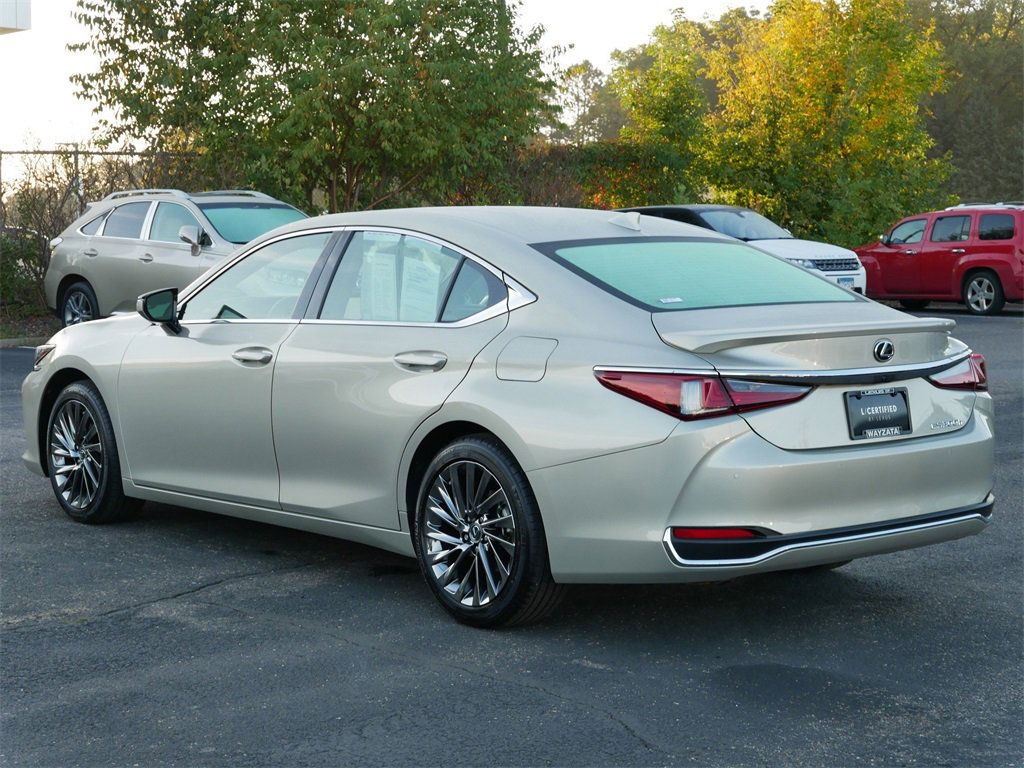 2025 Lexus ES 300h Luxury photo 4