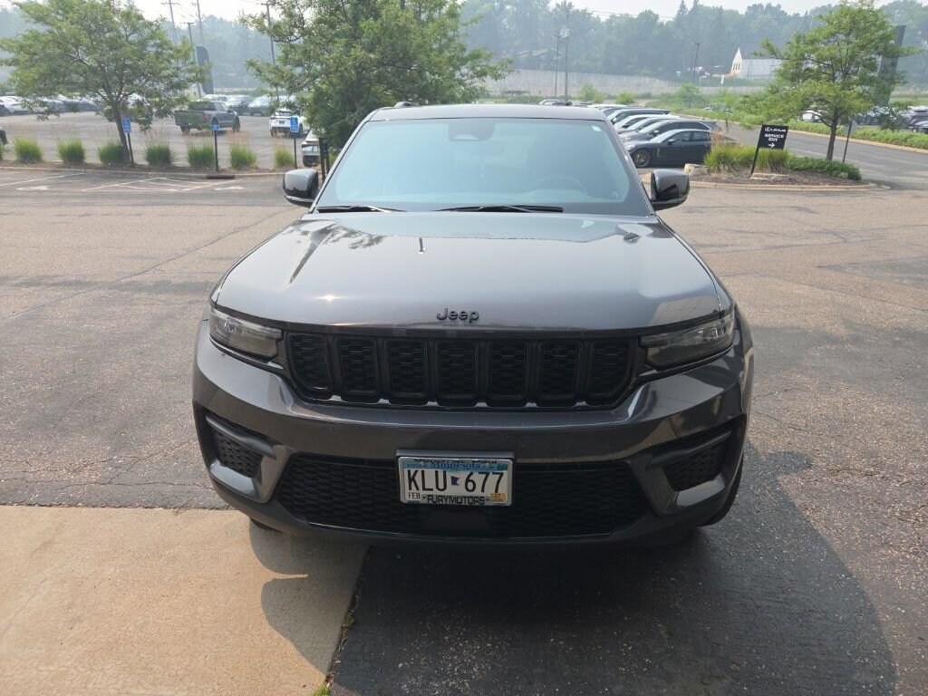 Used 2023 Jeep Grand Cherokee Laredo SUV