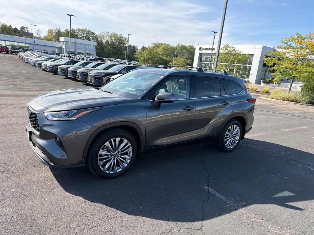 Used 2023 Toyota Highlander Platinum SUV