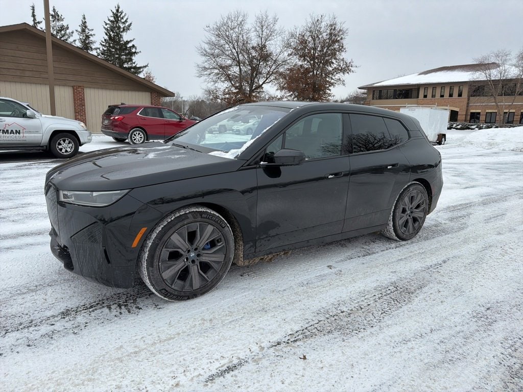 2024 BMW iX Base's photo