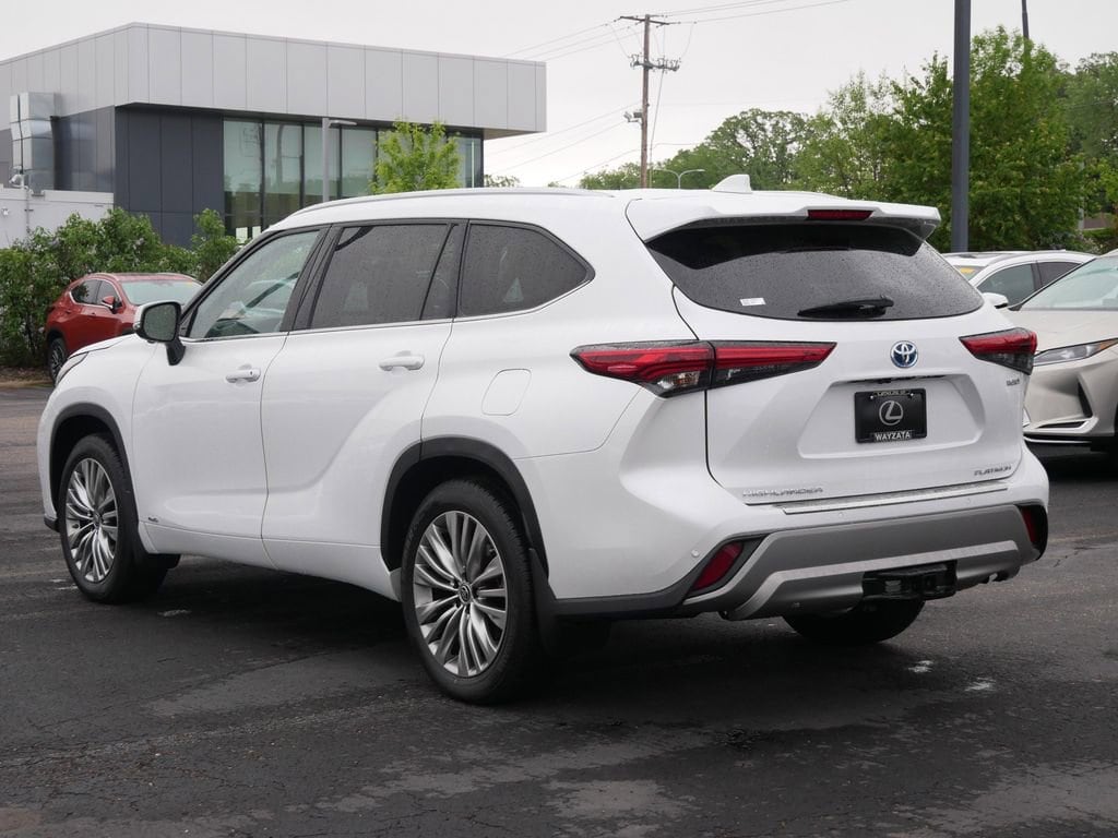 Used 2023 Toyota Highlander Hybrid Platinum SUV