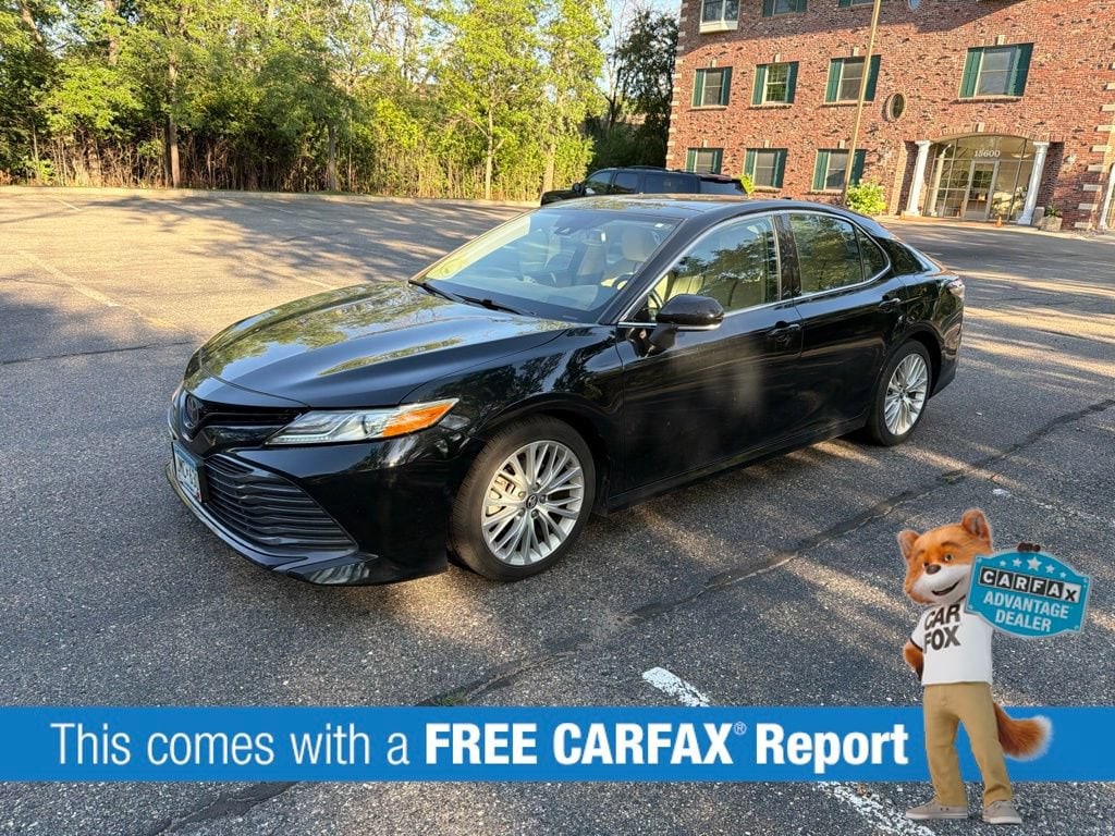 Used 2019 Toyota Camry XLE with VIN 4T1BZ1HK6KU027415 for sale in Wayzata, Minnesota