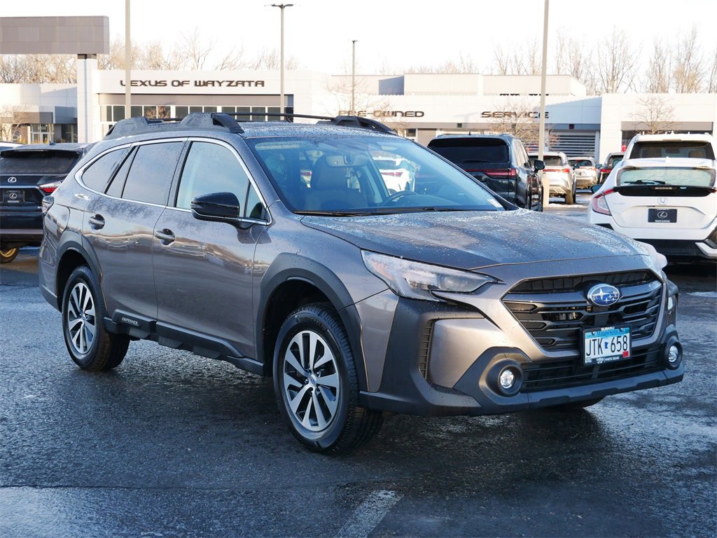 2023 Subaru Outback Premium's photo