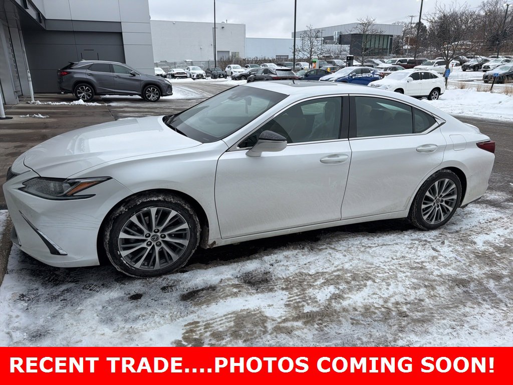 2019 Lexus ES 350's photo