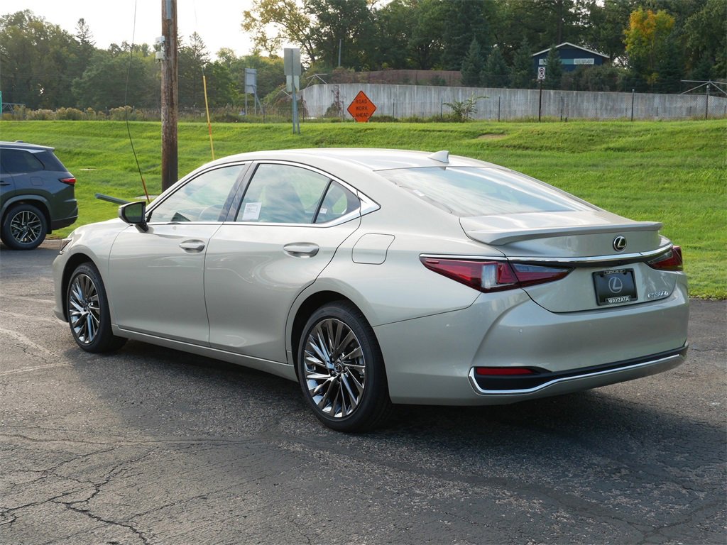 2025 Lexus ES 300h Luxury photo 3