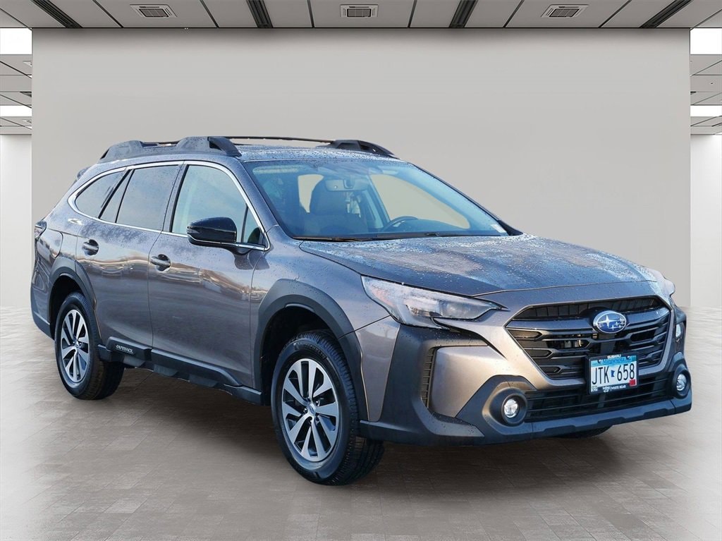 2023 Subaru Outback Premium's photo