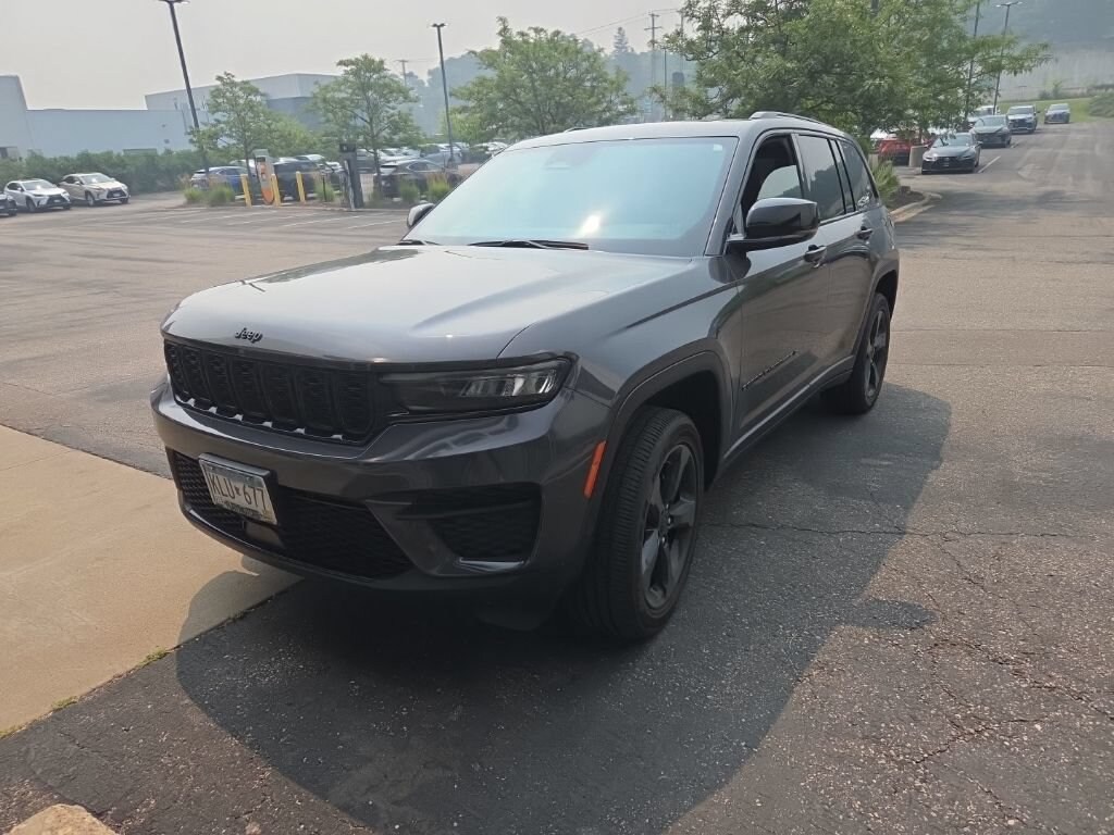Used 2023 Jeep Grand Cherokee Laredo SUV