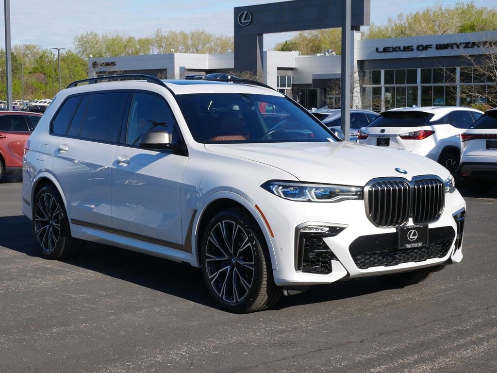 2022 BMW X7 M50i's photo