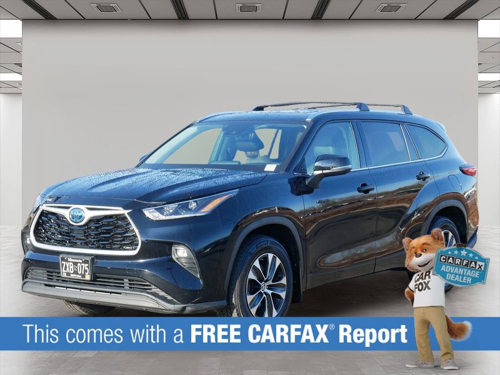 Used 2021 Toyota Highlander XLE with VIN 5TDGBRCH2MS038847 for sale in Wayzata, Minnesota