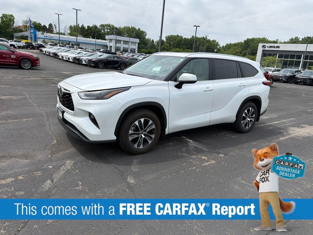 Used 2023 Toyota Highlander XLE with VIN 5TDKDRBH3PS040892 for sale in Wayzata, Minnesota
