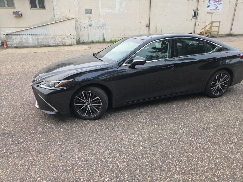 Used 2022 Lexus ES 350 Sedan