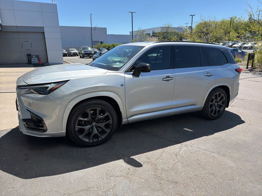 2025 Lexus TX 500h 500h F Sport Luxury's photo