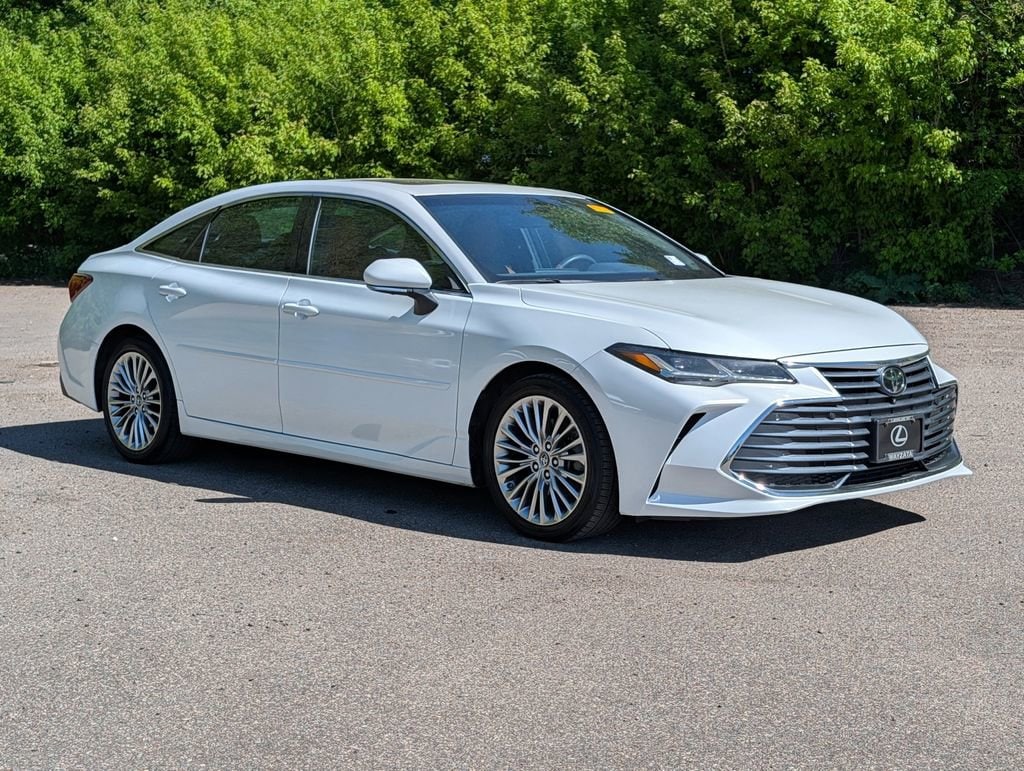 2019 Toyota Avalon Limited's photo