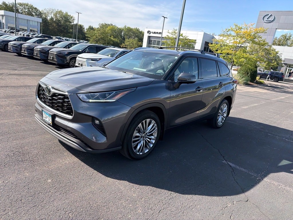 Used 2023 Toyota Highlander Platinum SUV