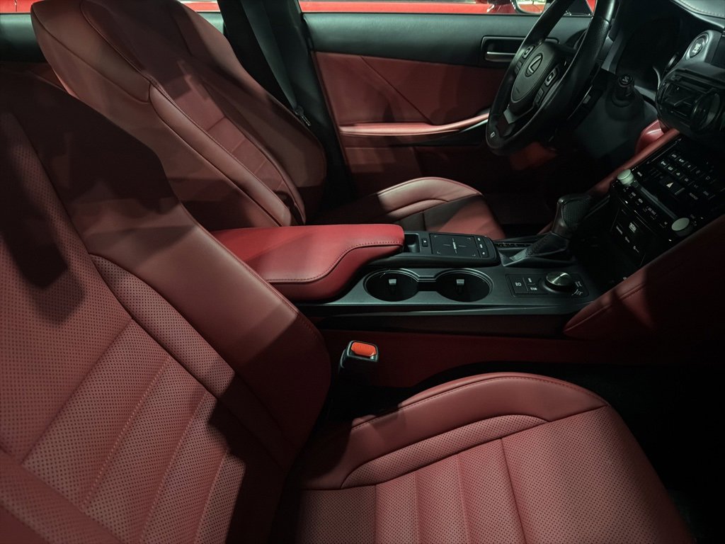 2024 Lexus IS 350 F SPORT photo 2