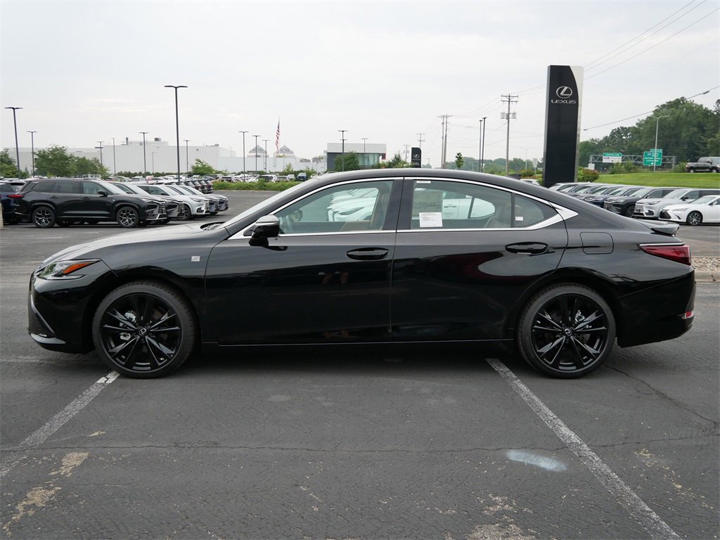 2025 Lexus ES 300h F SPORT Design photo 3
