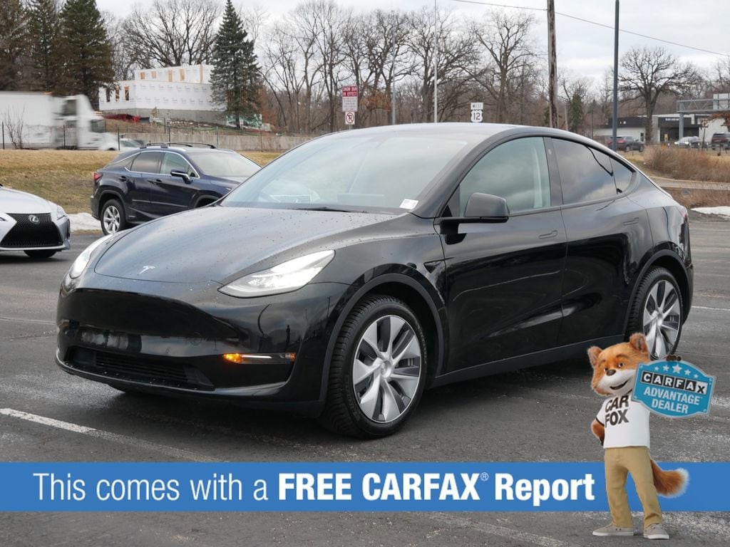 Used 2022 Tesla Model Y Long Range with VIN 7SAYGAEE8NF336600 for sale in Wayzata, MN