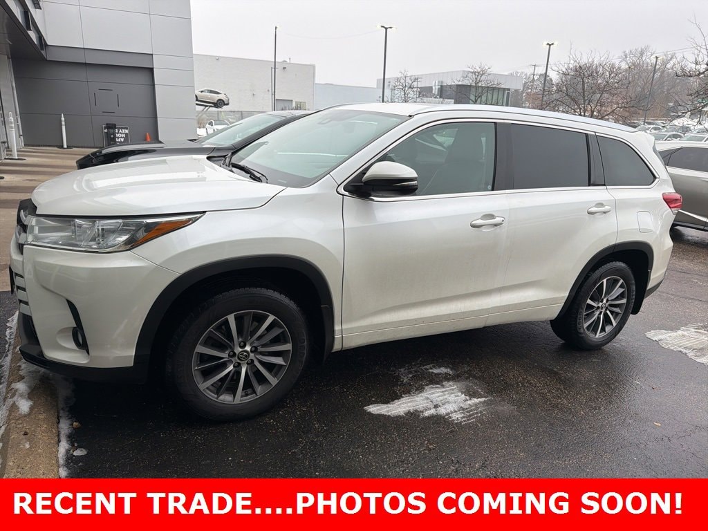 Used 2017 Toyota Highlander XLE V6 SUV