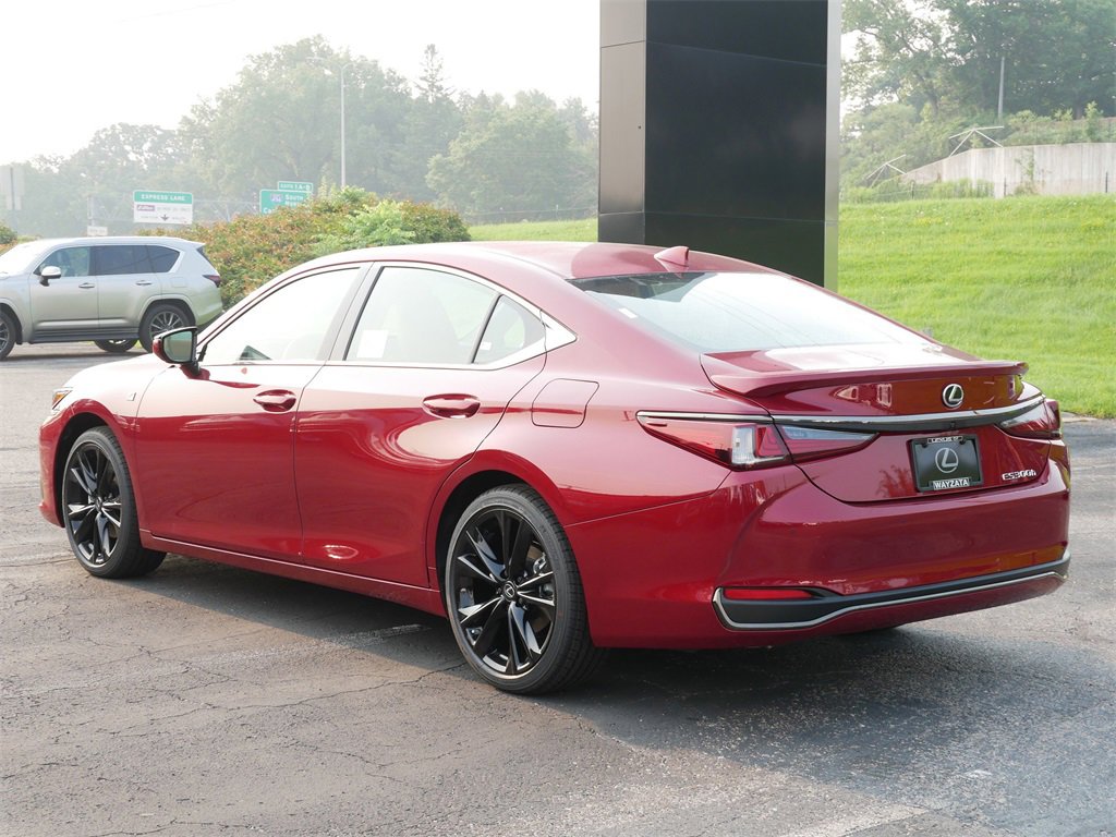 2025 Lexus ES 300h F SPORT Design photo 4