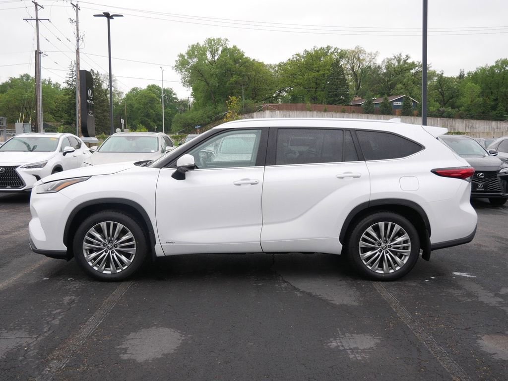 Used 2023 Toyota Highlander Hybrid Platinum SUV