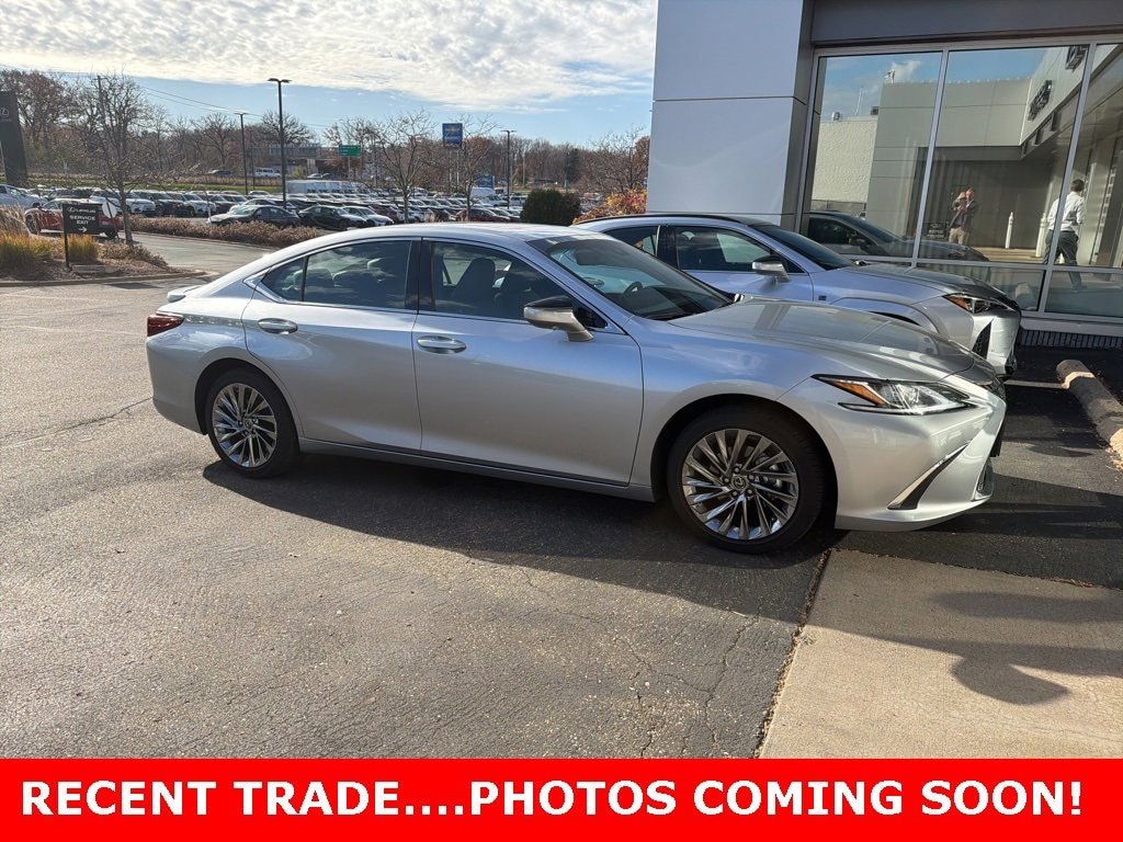 Used 2025 Lexus ES 300h Luxury Sedan
