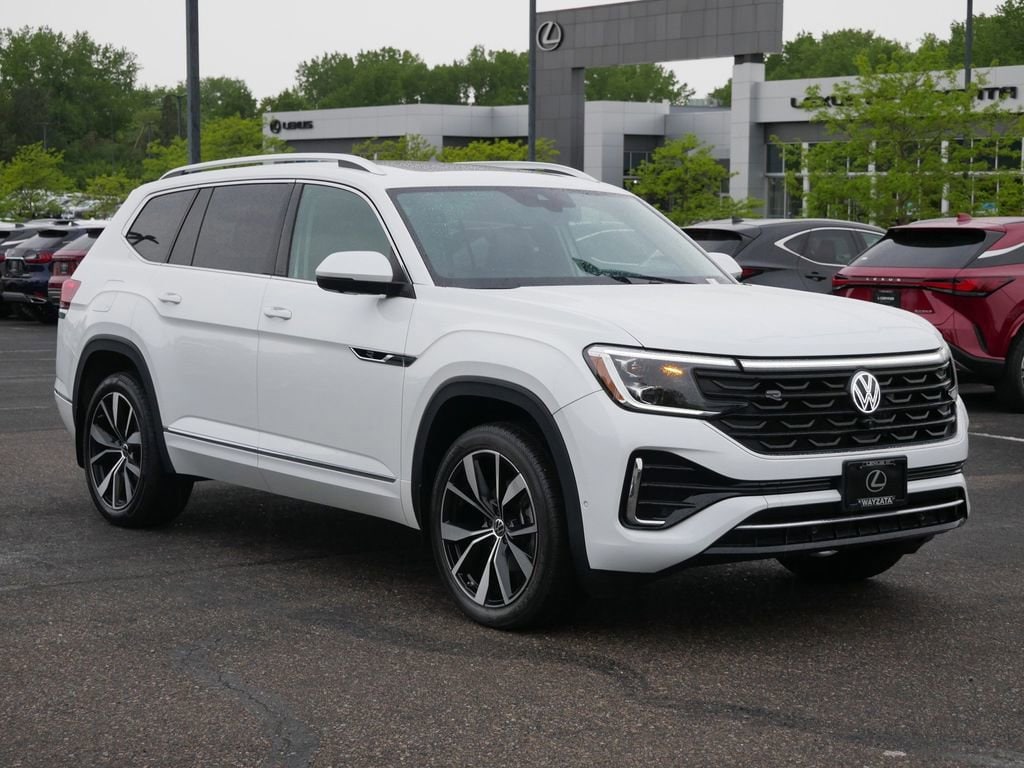 2024 Volkswagen Atlas 2.0T SEL Premium R-Line 4MOTION's photo