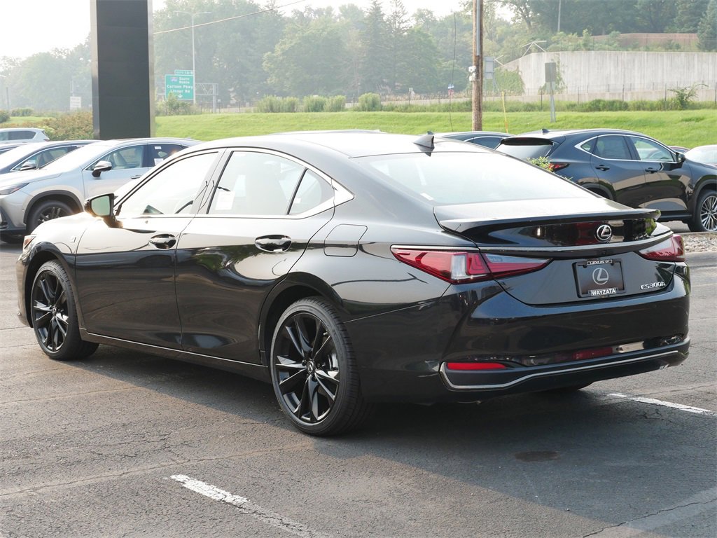 2025 Lexus ES 300h F SPORT Design photo 2