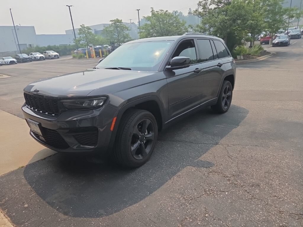 Used 2023 Jeep Grand Cherokee Laredo SUV