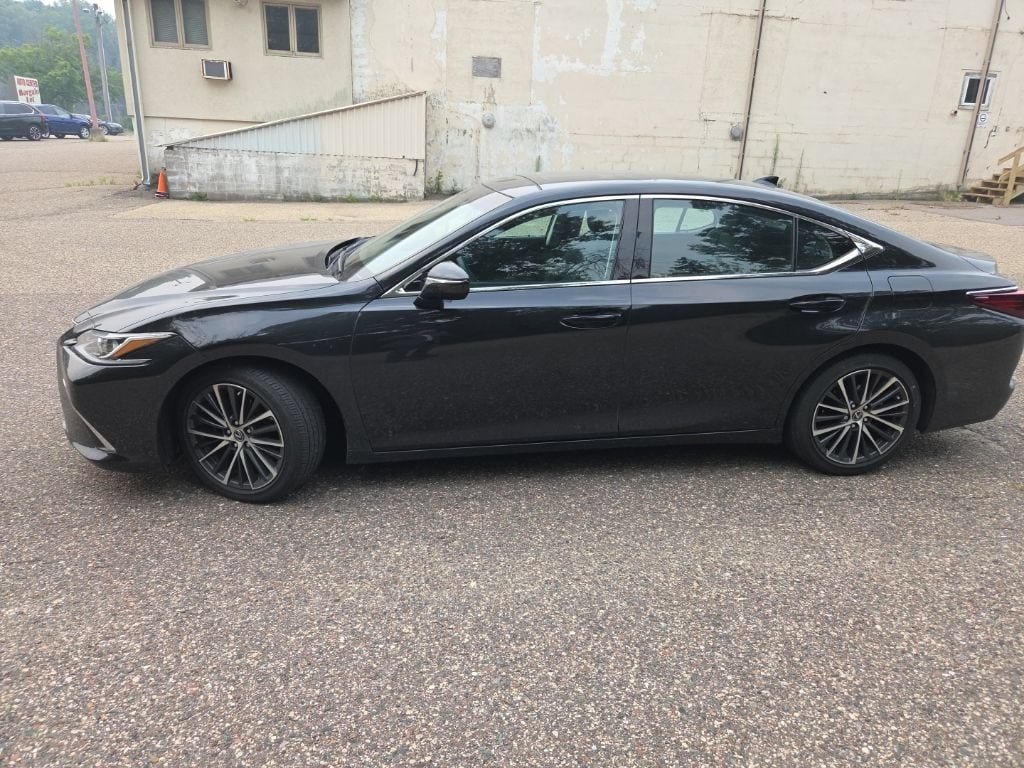 Used 2022 Lexus ES 350 Sedan