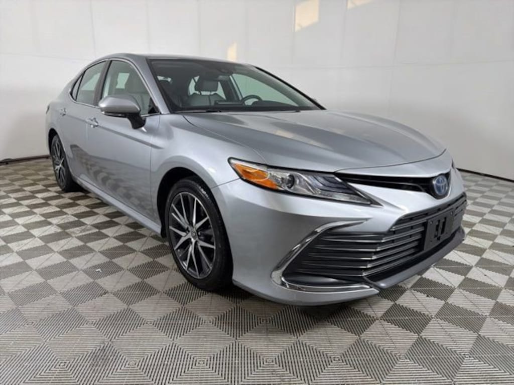 Used 2022 Toyota Camry Hybrid XLE