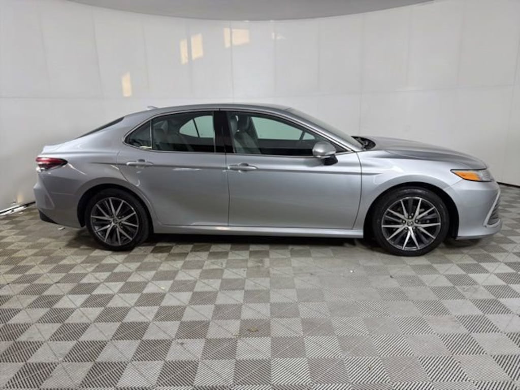 Used 2022 Toyota Camry Hybrid XLE