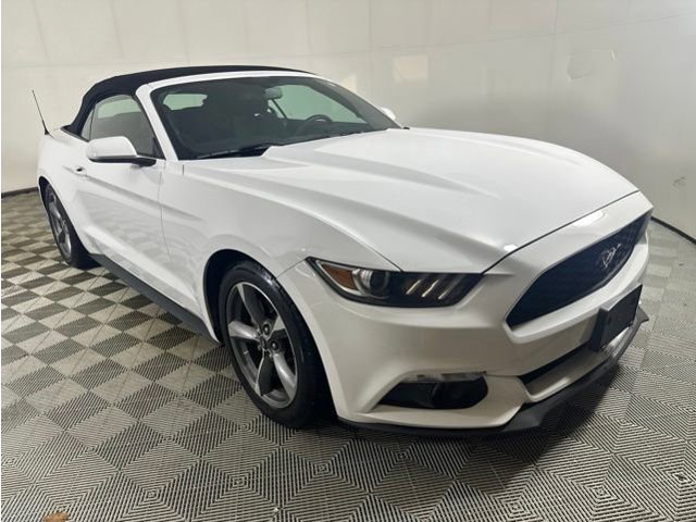 2017 Ford Mustang V6 Convertible's photo