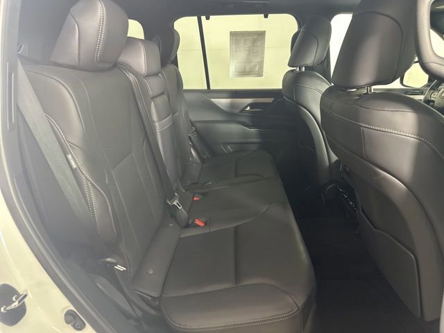 2024 Lexus LX F-Sport - Photo 16