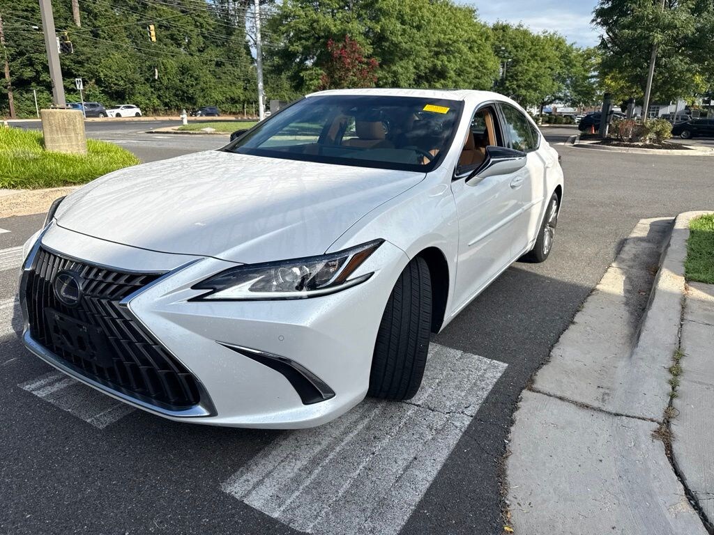 Certified 2022 Lexus ES 300h Luxury Sedan