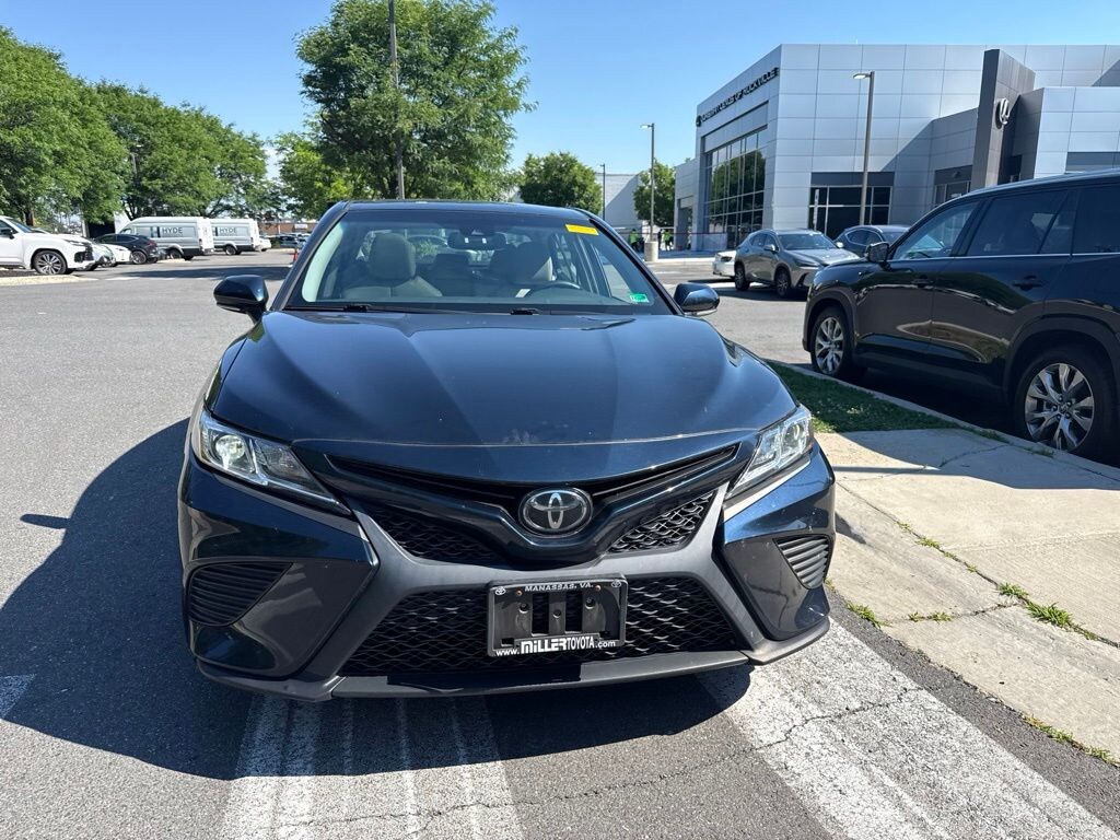Used 2018 Toyota Camry SE Sedan