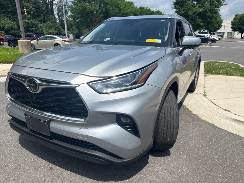 Used 2023 Toyota Highlander Limited SUV