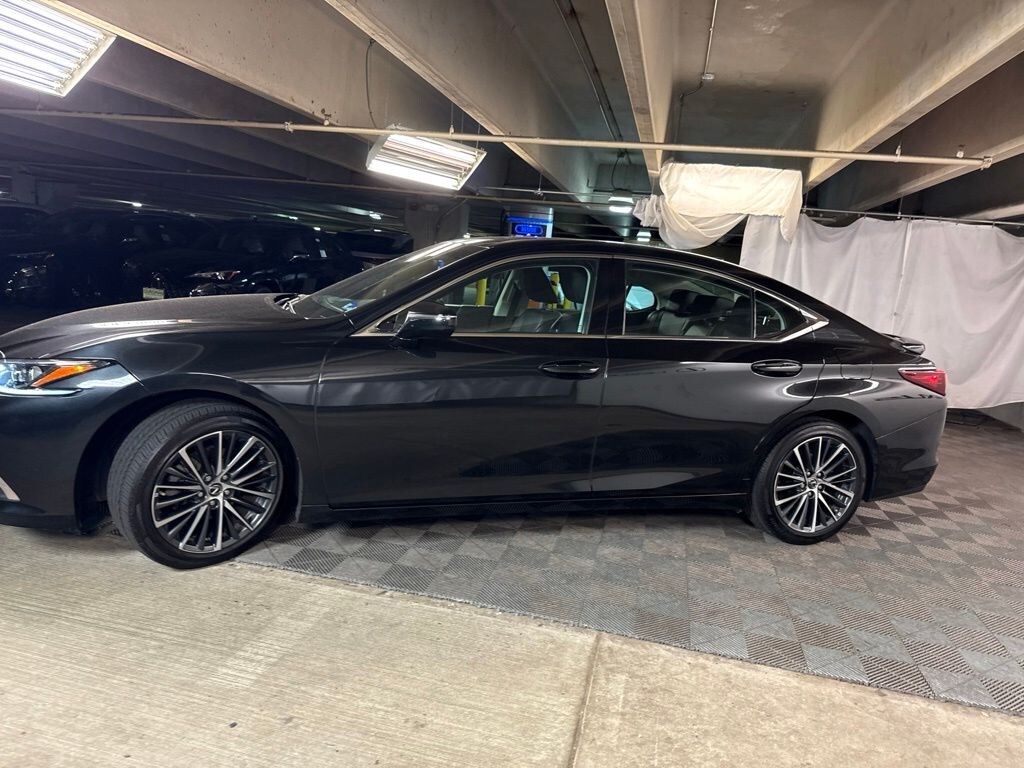 Used 2022 Lexus ES 350 Sedan