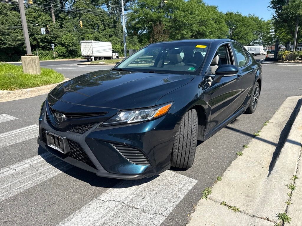 Used 2018 Toyota Camry SE Sedan