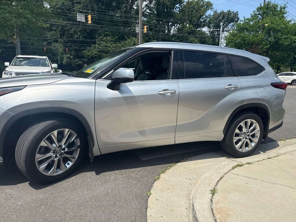 Used 2023 Toyota Highlander Limited SUV