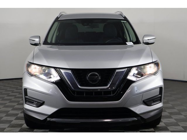 2019 Nissan Rogue SV photo 2